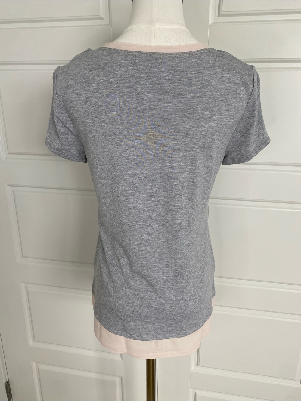 WHBM NWT Glitter Floral Layered V Neck Tee Gray XS - Picture 3 of 11